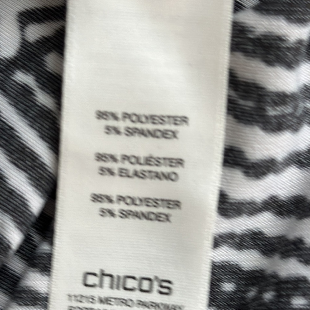 Chicos skirt size 0 or size small black and white patterned - Picture 7 of 9
